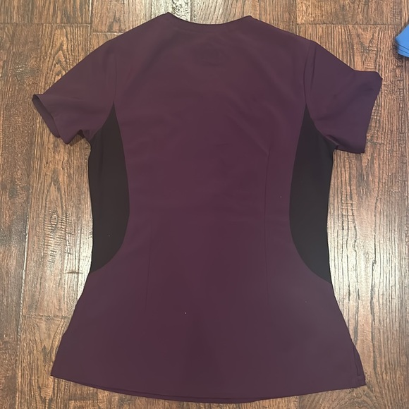 4 women scrub tops - Picture 5 of 14